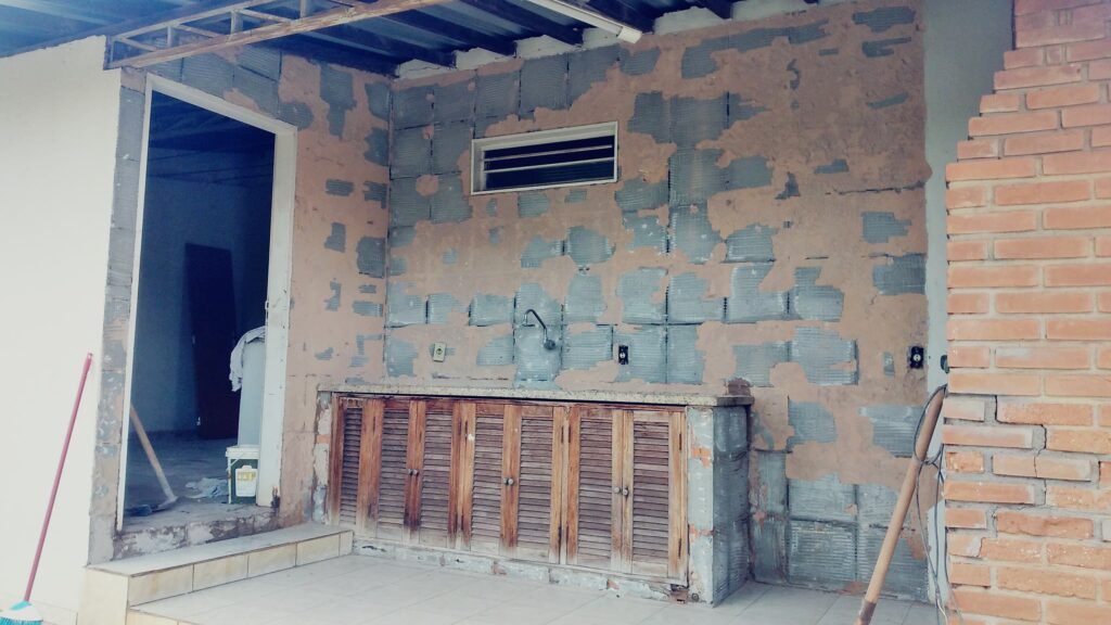 retirada de todo o azulejo