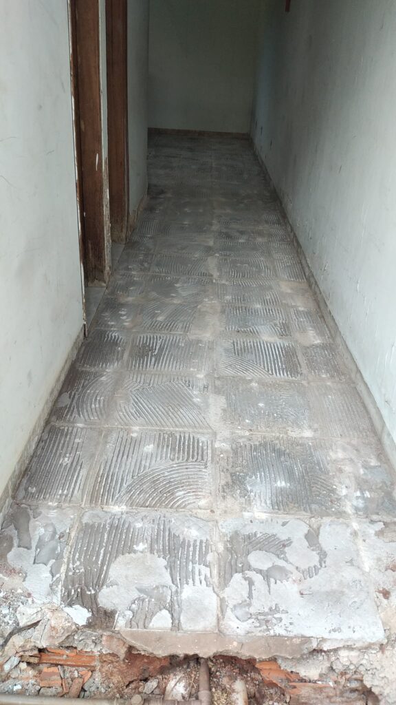retirada piso corredor