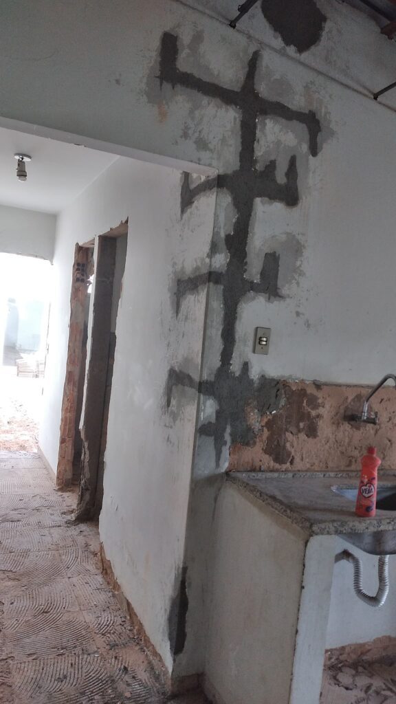 trinco rebocado com massa forte.